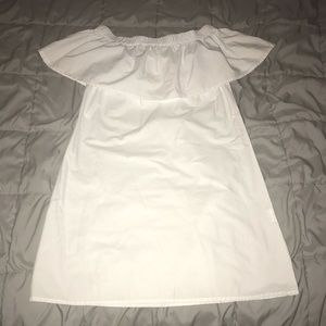 🎉5️⃣ for 2️⃣5️⃣ 🎉
NWOT white boho off the shoulder dress